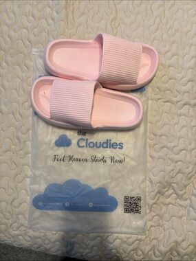 Women’s slides made by cloudies — Pink